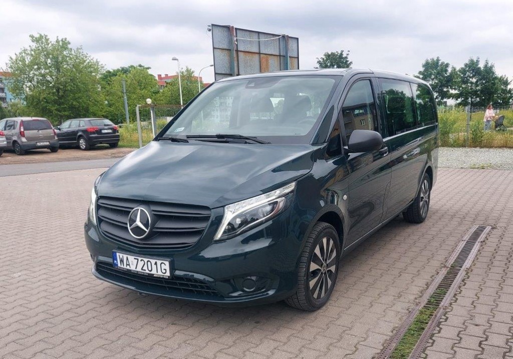 Specjalistyczny bus Klaris przystosowany do transportu seniorów